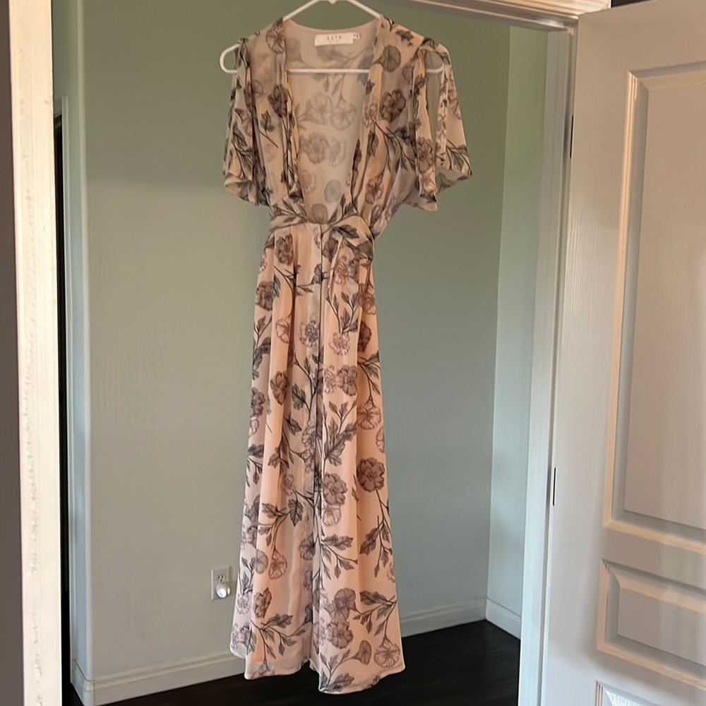 Astr the label wrap floral midi dress